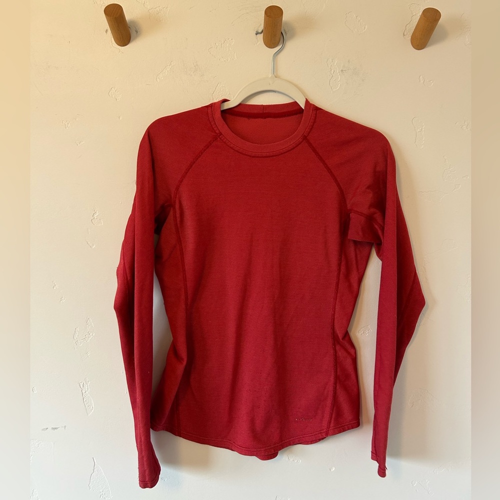 Patagonia Women’s Capilene Long Sleeve Base Layer Top Sz Med Red *Pilling